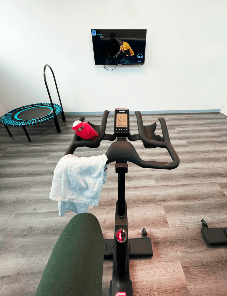 Cours-videos-salle-de-sport-renfo-cardio-pilates-yoga